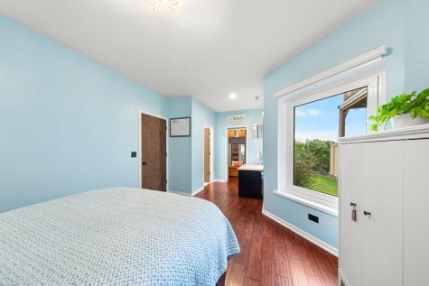 4615 North Beacon Street Chicago IL 60640