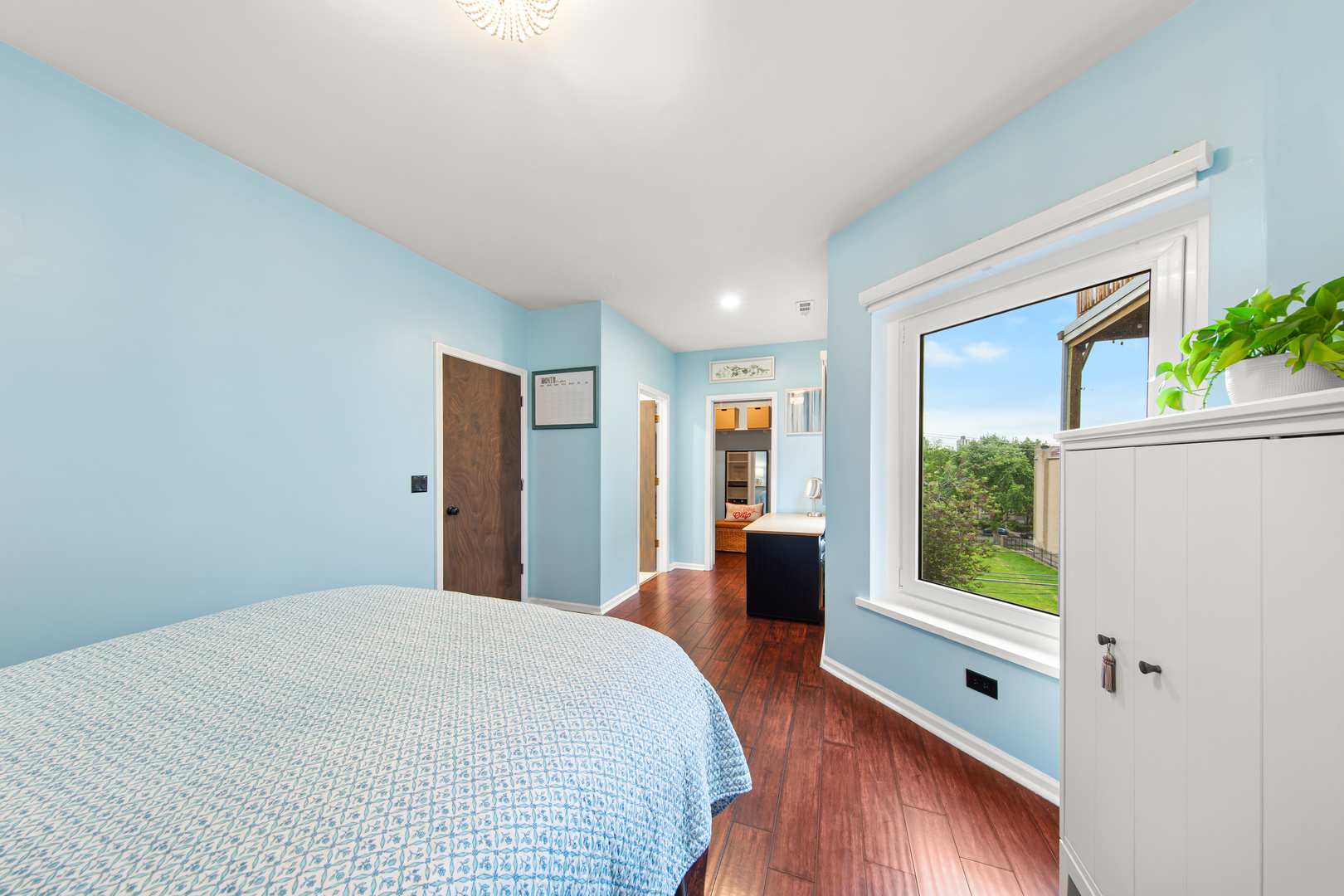 4615 North Beacon Street Chicago IL 60640