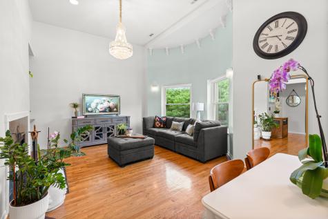 4615 North Beacon Street Chicago IL 60640