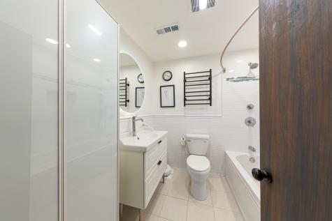4615 North Beacon Street Chicago IL 60640