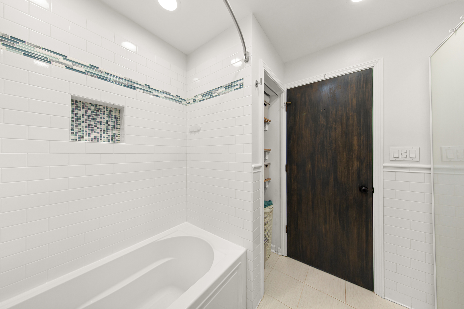 4615 North Beacon Street Chicago IL 60640