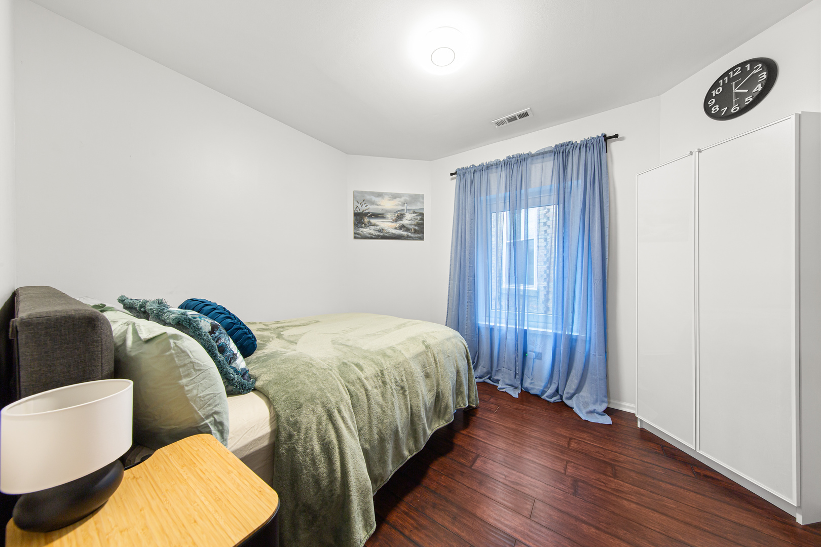 4615 North Beacon Street Chicago IL 60640