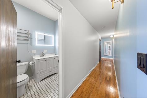 4615 North Beacon Street Chicago IL 60640