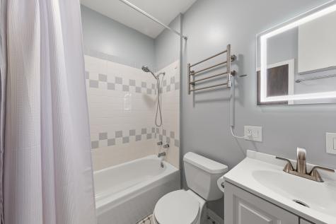 4615 North Beacon Street Chicago IL 60640