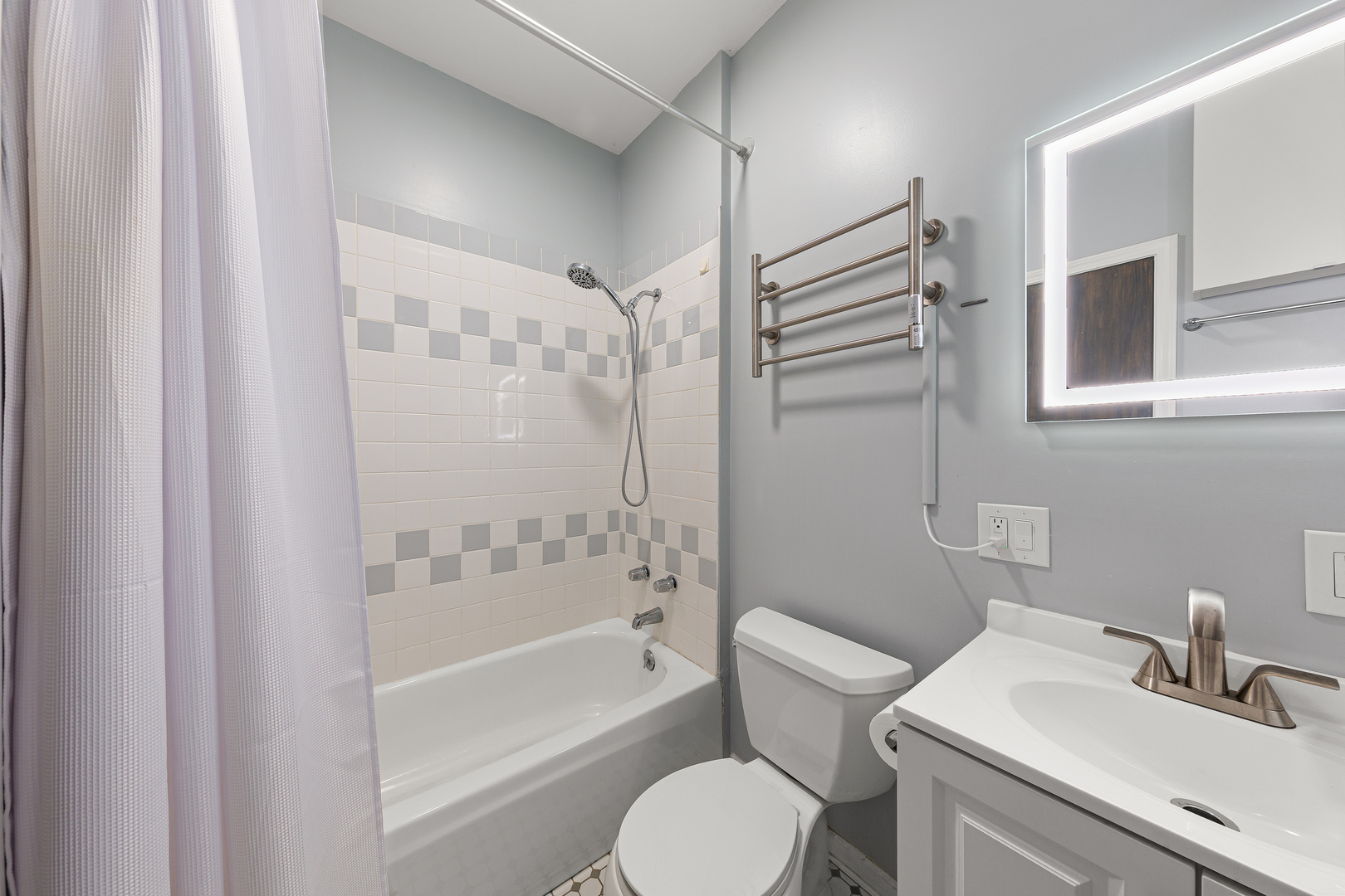 4615 North Beacon Street Chicago IL 60640