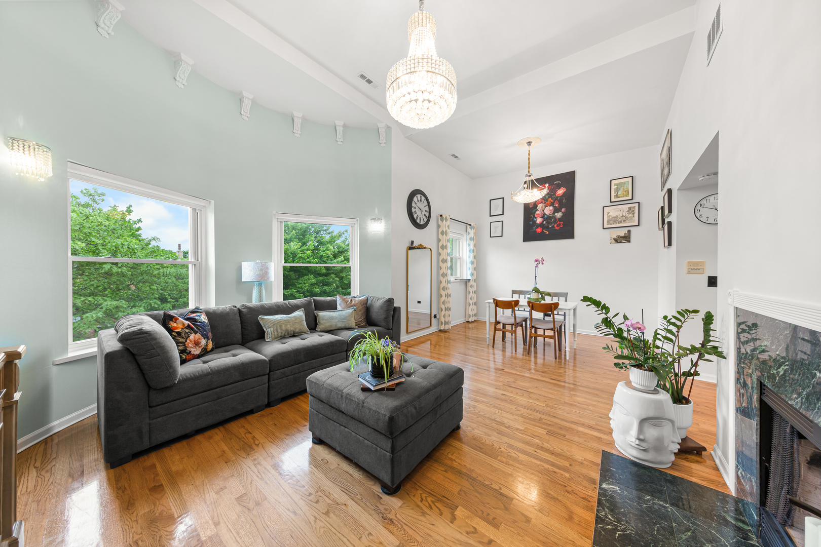 4615 North Beacon Street Chicago IL 60640