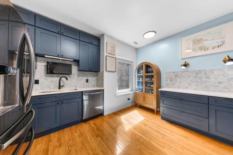 4615 North Beacon Street Chicago IL 60640
