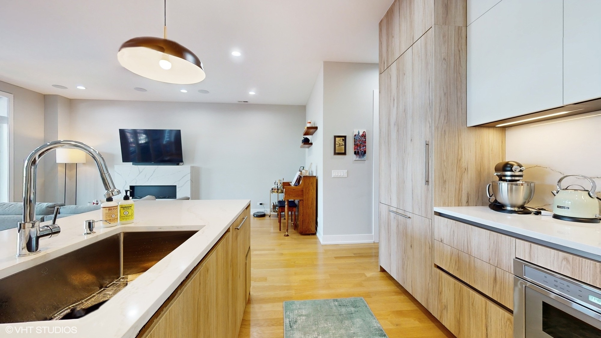 3056 North Lincoln Avenue Chicago IL 60657
