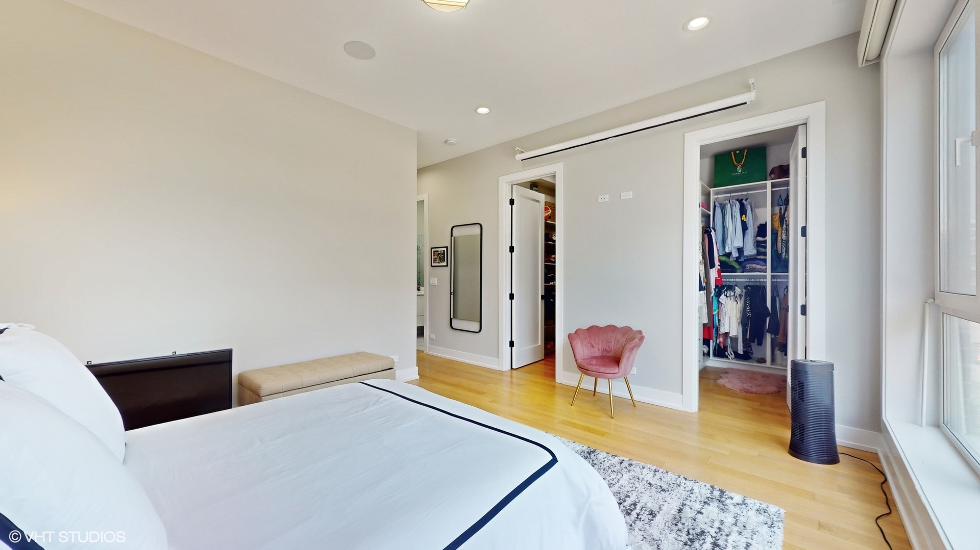 3056 North Lincoln Avenue Chicago IL 60657