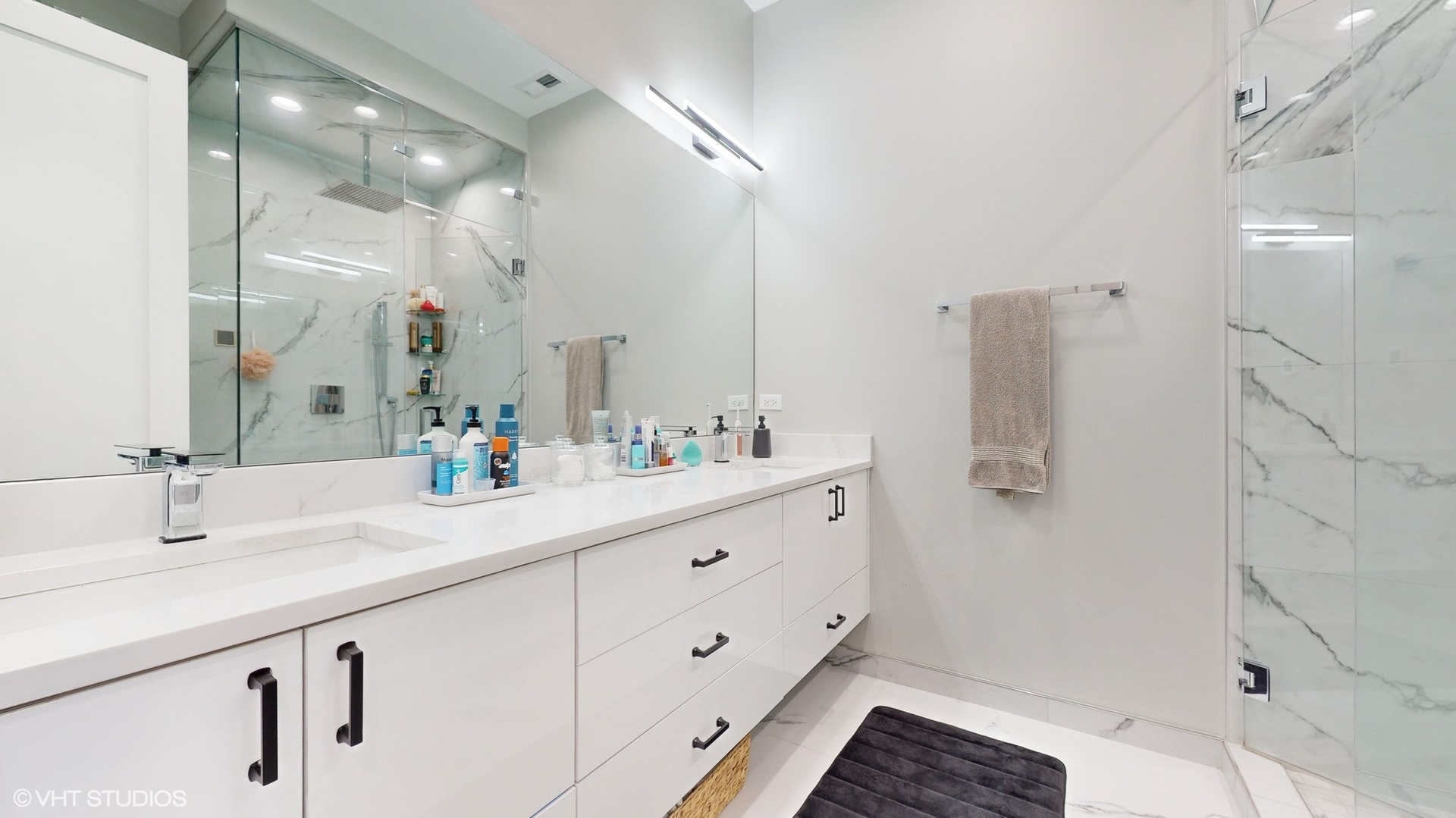 3056 North Lincoln Avenue Chicago IL 60657