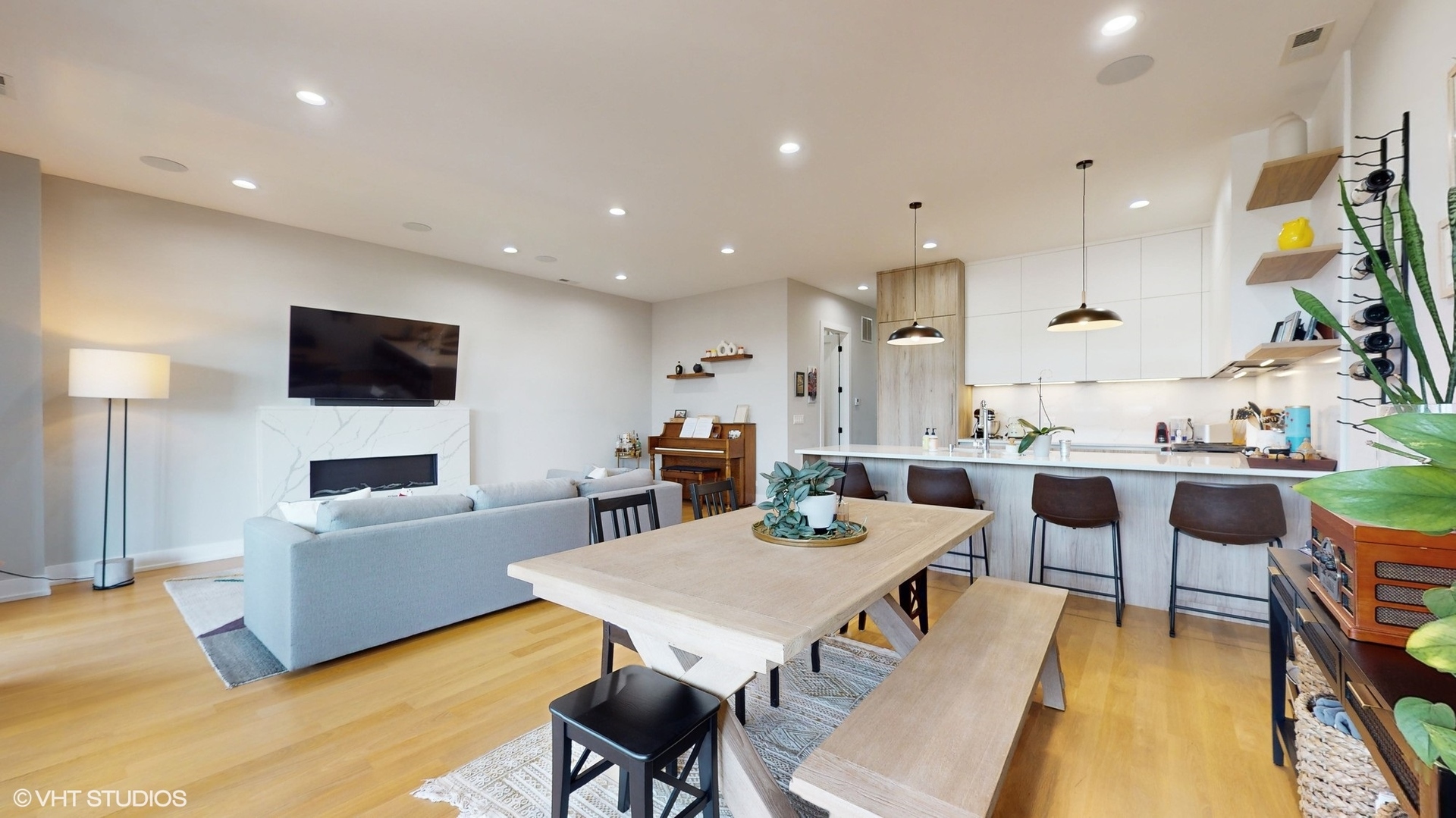 3056 North Lincoln Avenue Chicago IL 60657