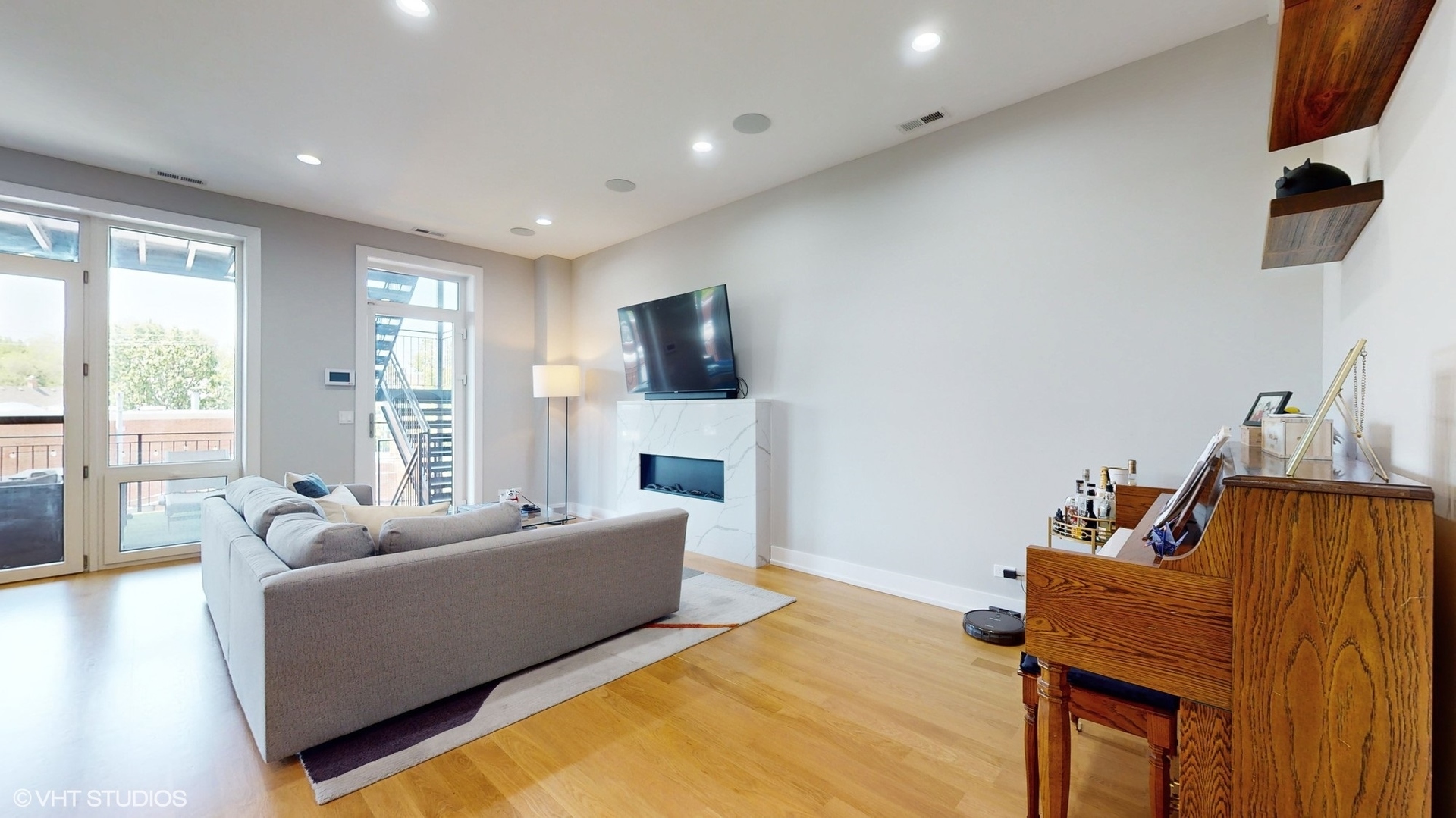 3056 North Lincoln Avenue Chicago IL 60657