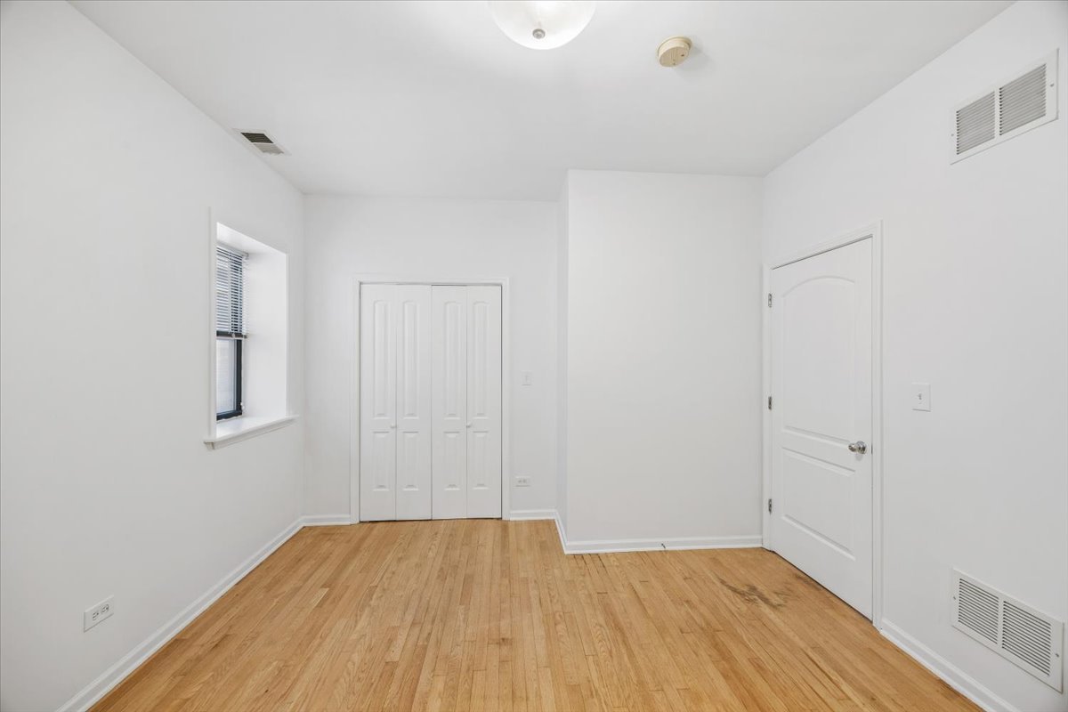 2363 East 70th Place Chicago IL 60649