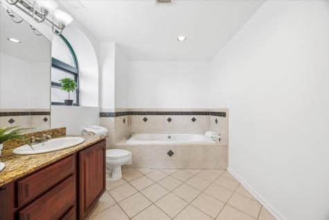 2363 East 70th Street Chicago IL 60649