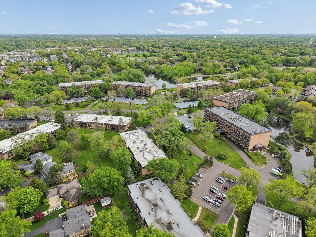 8025 Woodglen Lane Downers Grove IL 60516