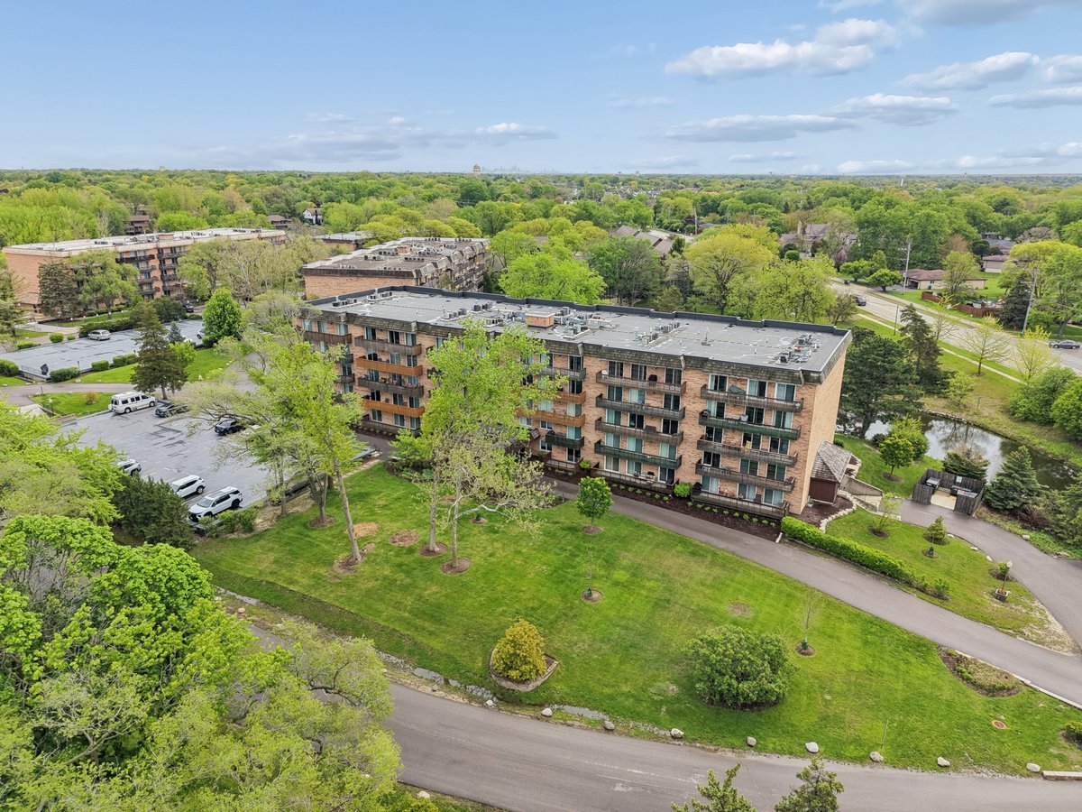 8025 Woodglen Lane Downers Grove IL 60516
