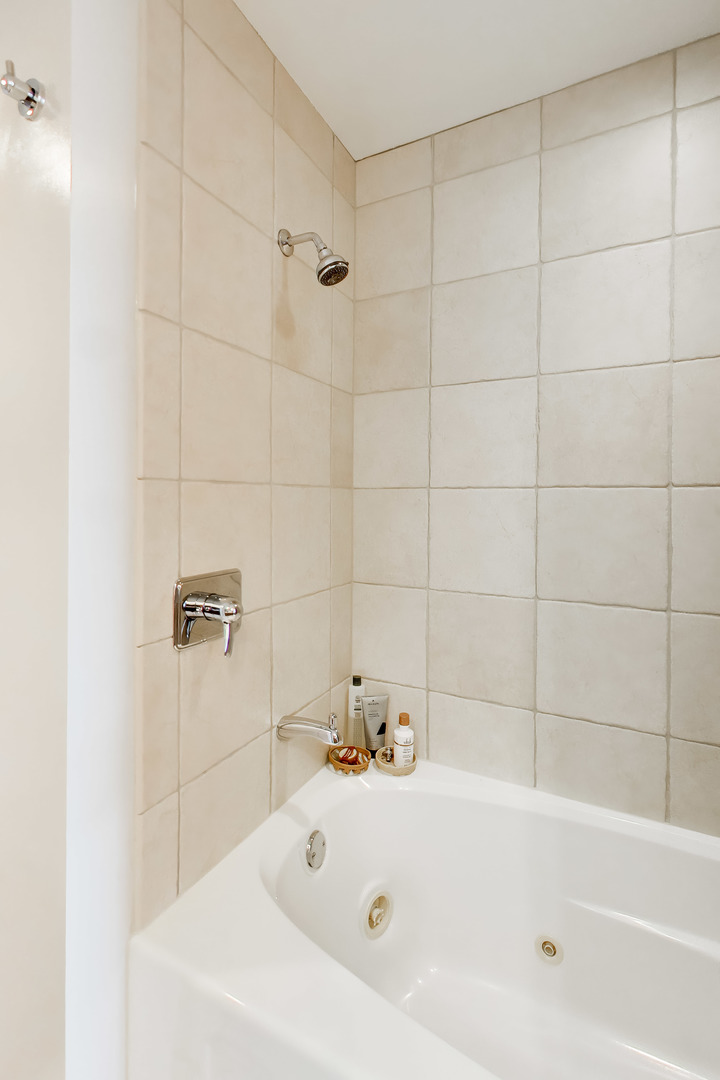 130 North Garland Court Chicago IL 60602