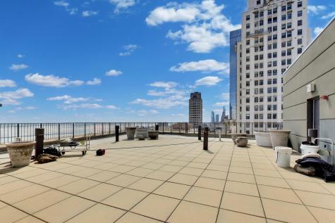 130 North Garland Court Chicago IL 60602