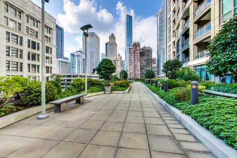 130 North Garland Court Chicago IL 60602