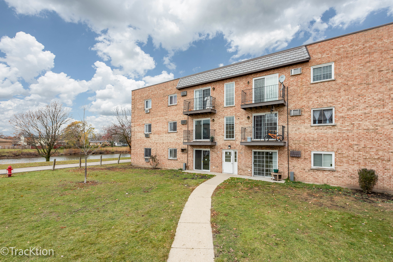 159 West Elk Trail Carol Stream IL 60188