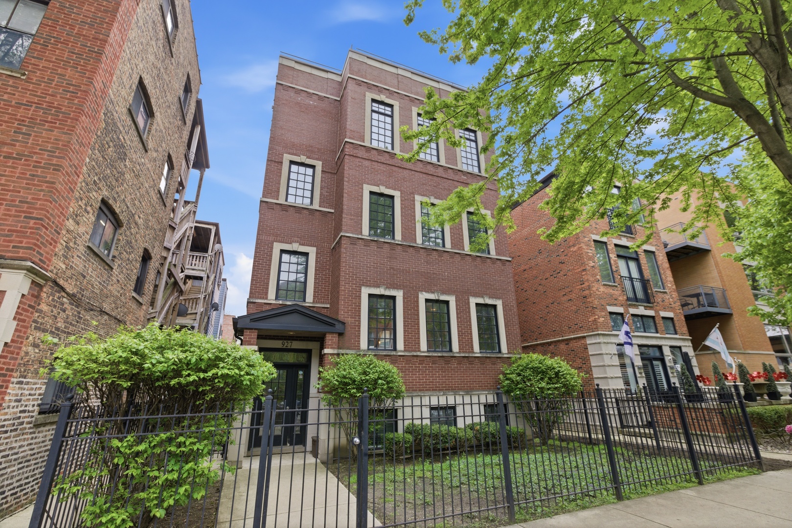 927 West George Street Chicago IL 60657