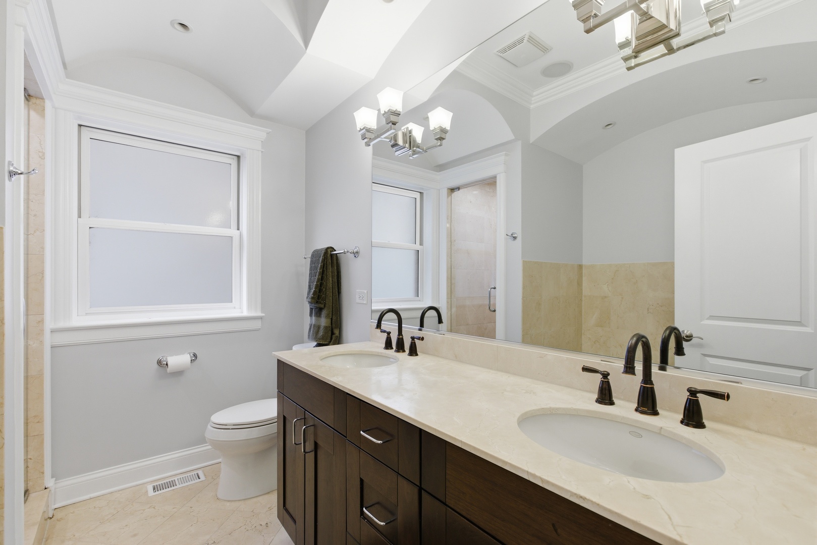 927 West George Street Chicago IL 60657