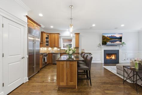 927 West George Street Chicago IL 60657