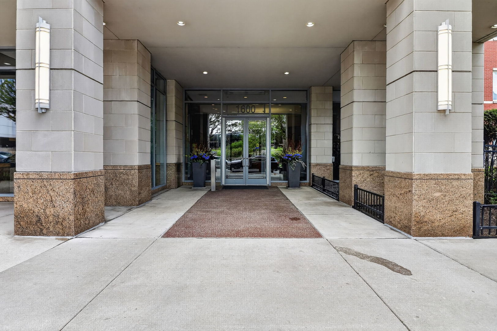 1600 South Prairie Avenue Chicago IL 60616