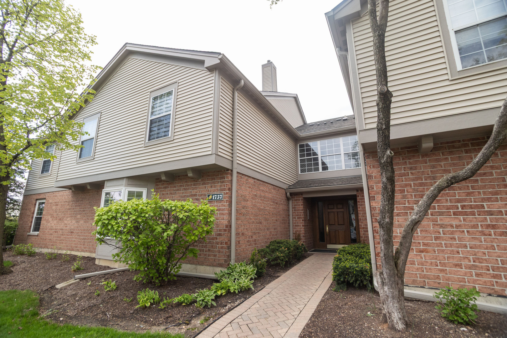 1757 Eastwood Court Schaumburg IL 60195