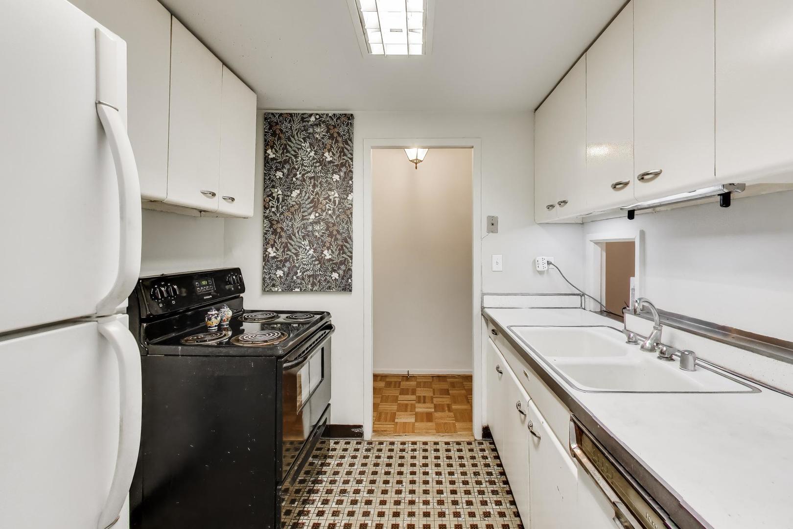 5050 South East End Avenue Chicago IL 60615