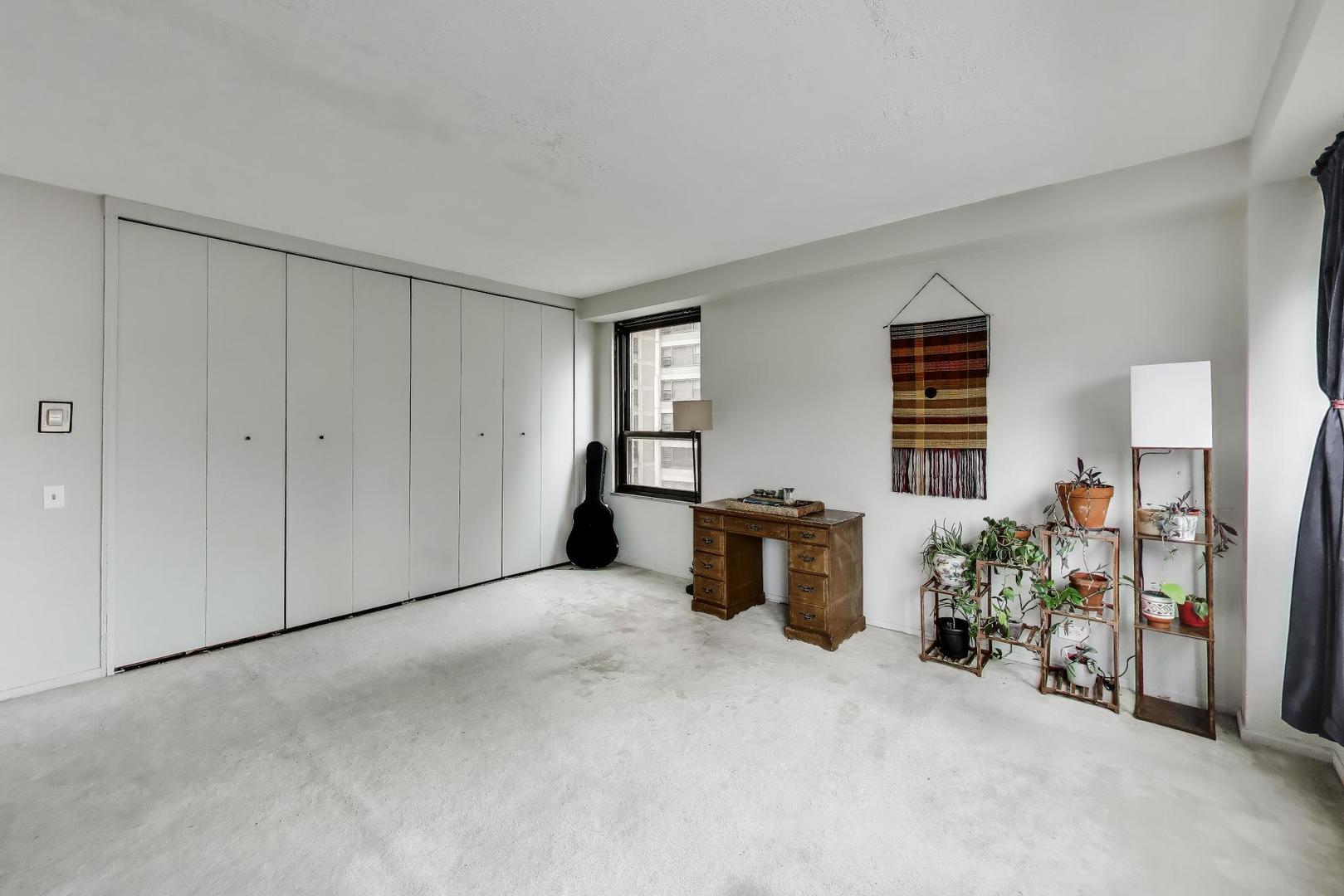 5050 South East End Avenue Chicago IL 60615