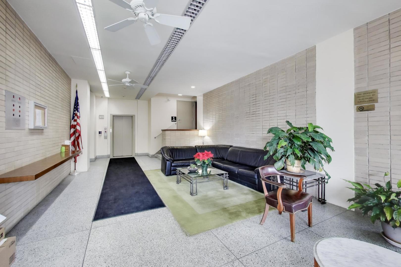 5050 South East End Avenue Chicago IL 60615