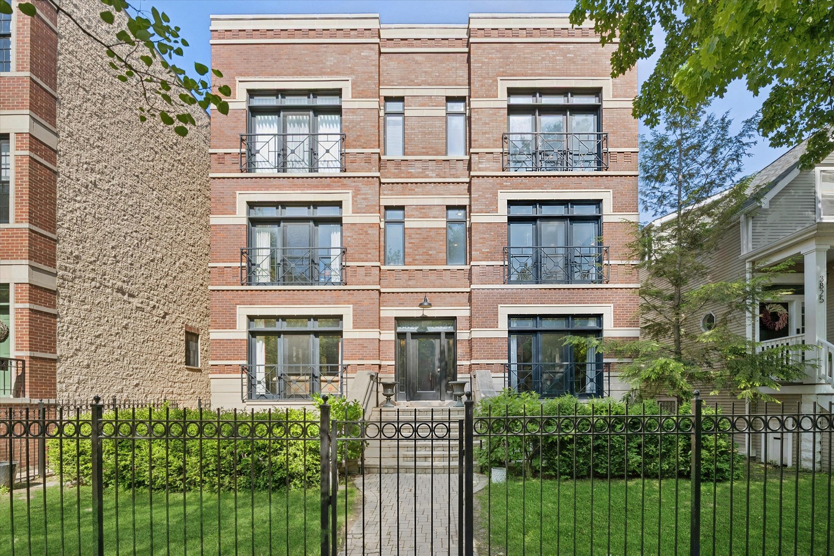 3827 North Greenview Avenue Chicago IL 60613