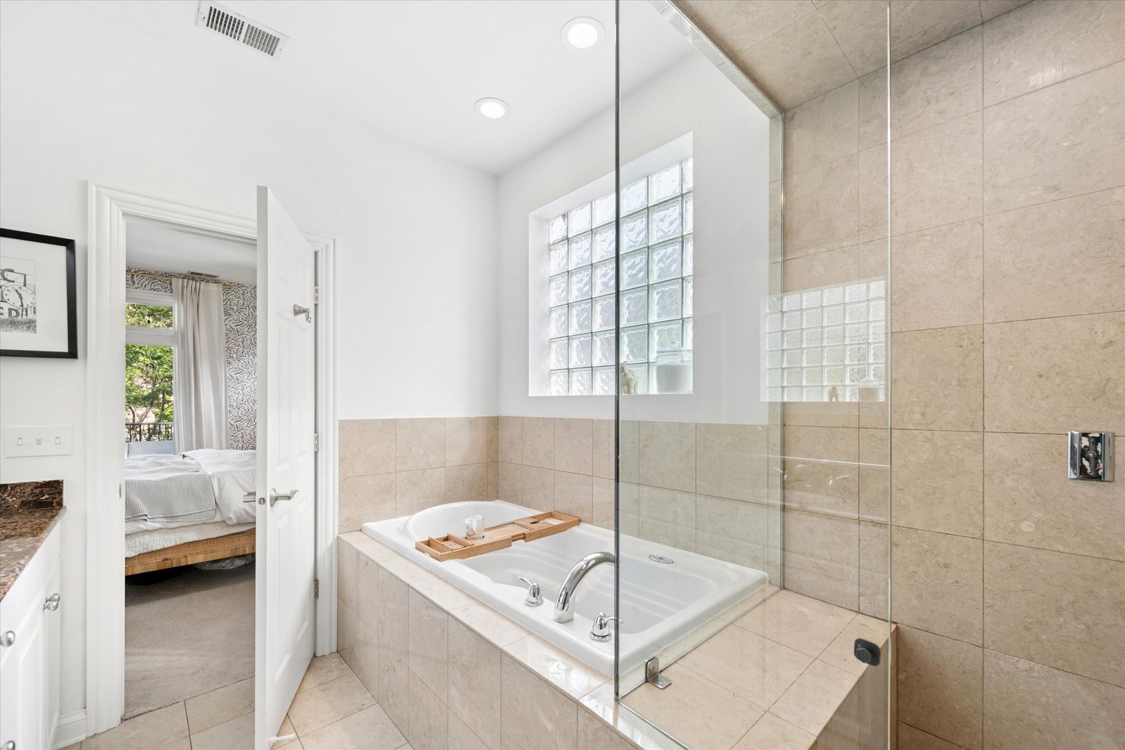 3827 North Greenview Avenue Chicago IL 60613