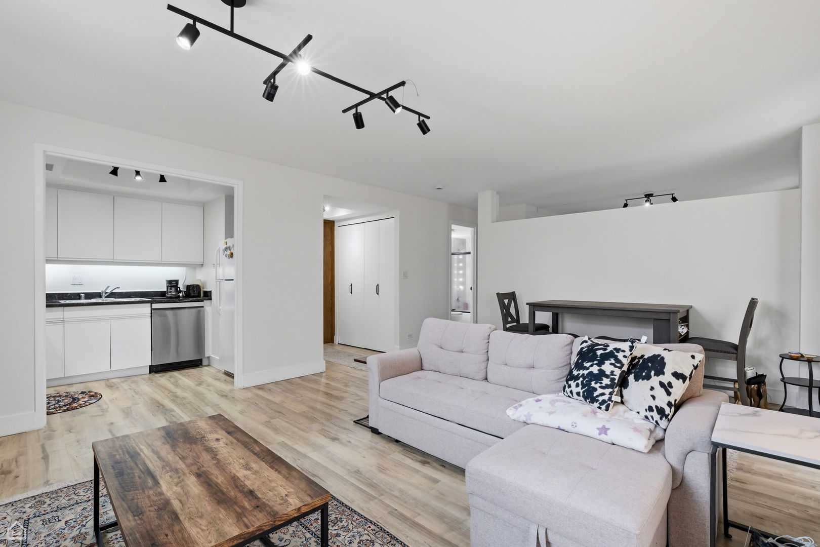 40 East Delaware Place Chicago IL 60611