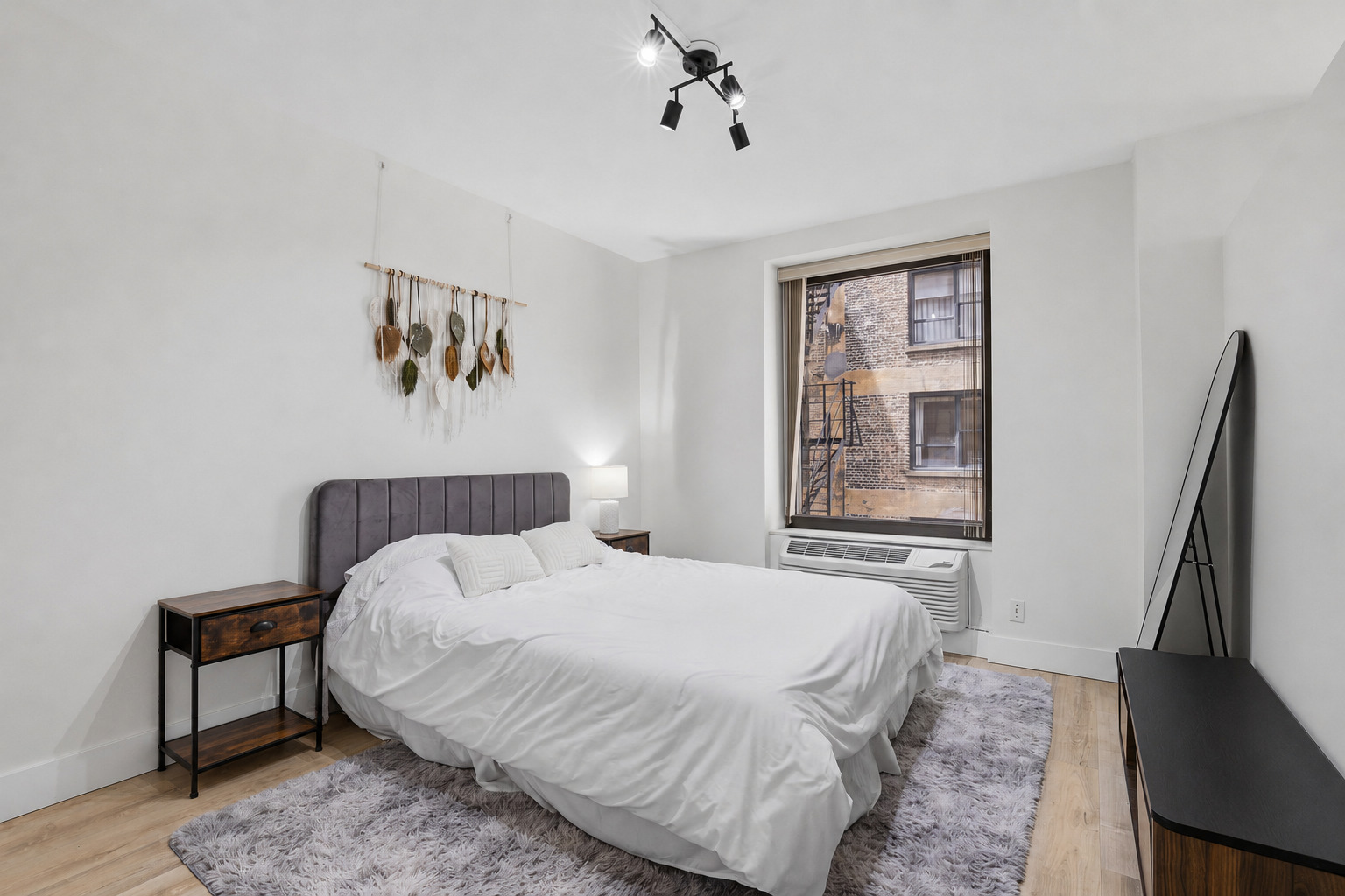 40 East Delaware Place Chicago IL 60611