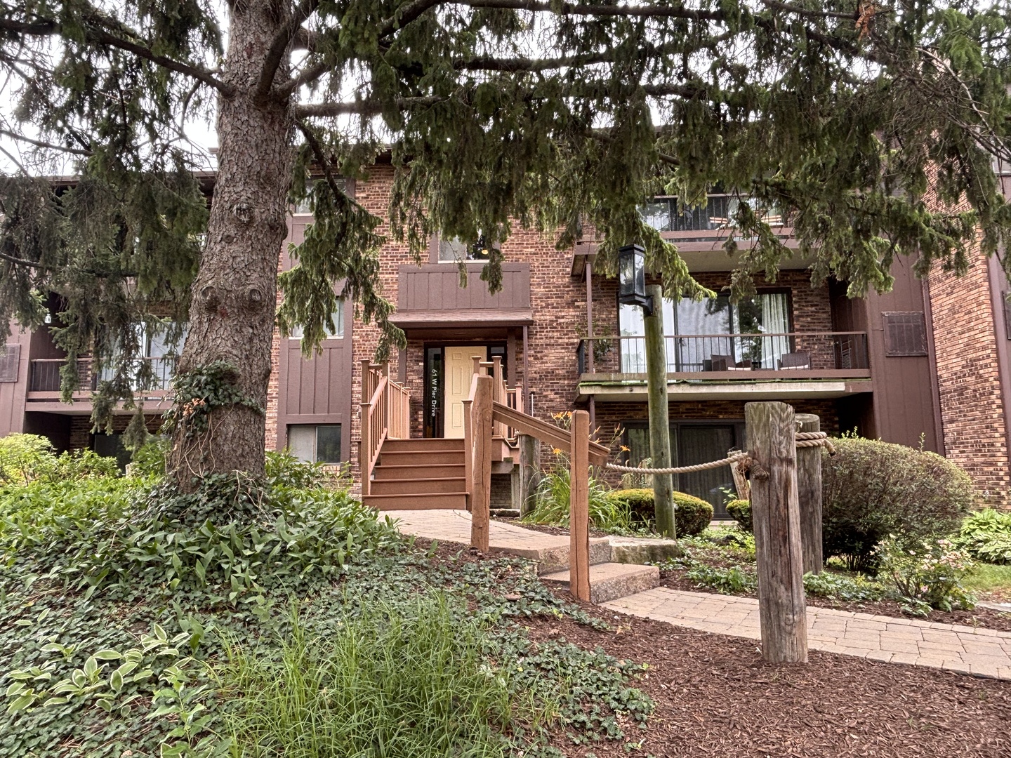 61 West Pier Drive Westmont IL 60559