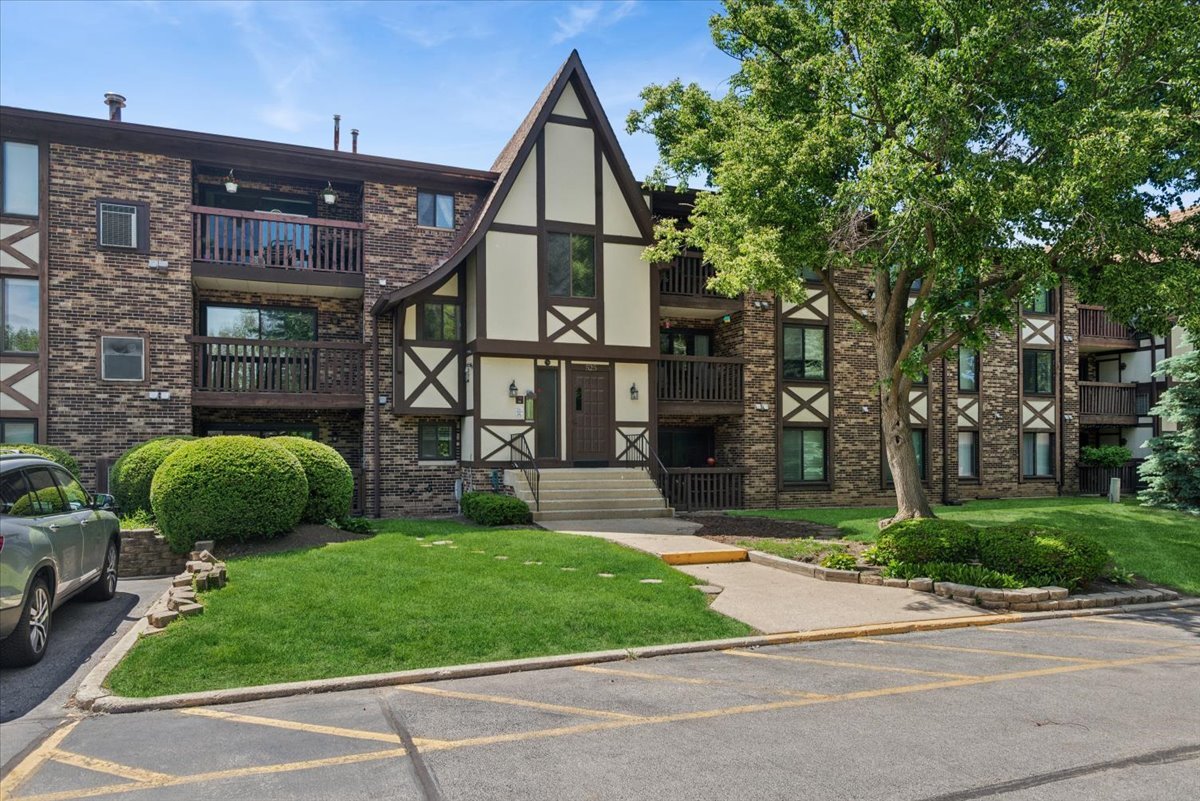 525 Cumnor Road Westmont IL 60559