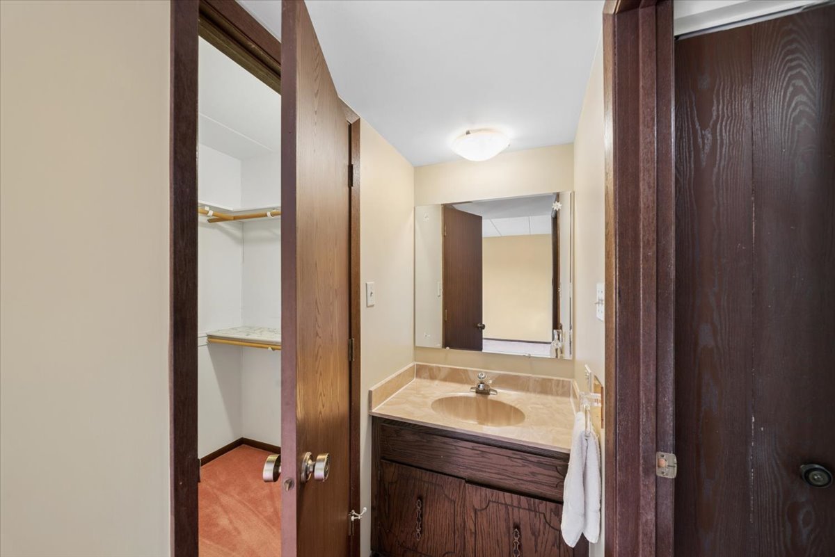 525 Cumnor Road Westmont IL 60559