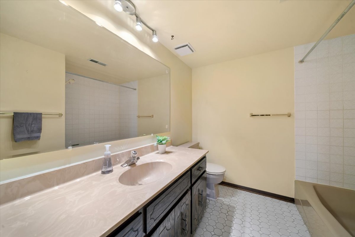 525 Cumnor Road Westmont IL 60559