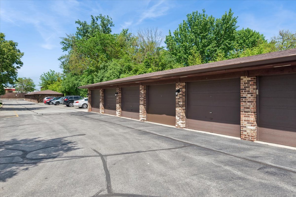 525 Cumnor Road Westmont IL 60559