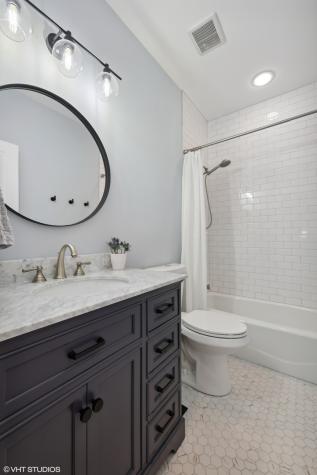 1517 West Byron Street Chicago IL 60613