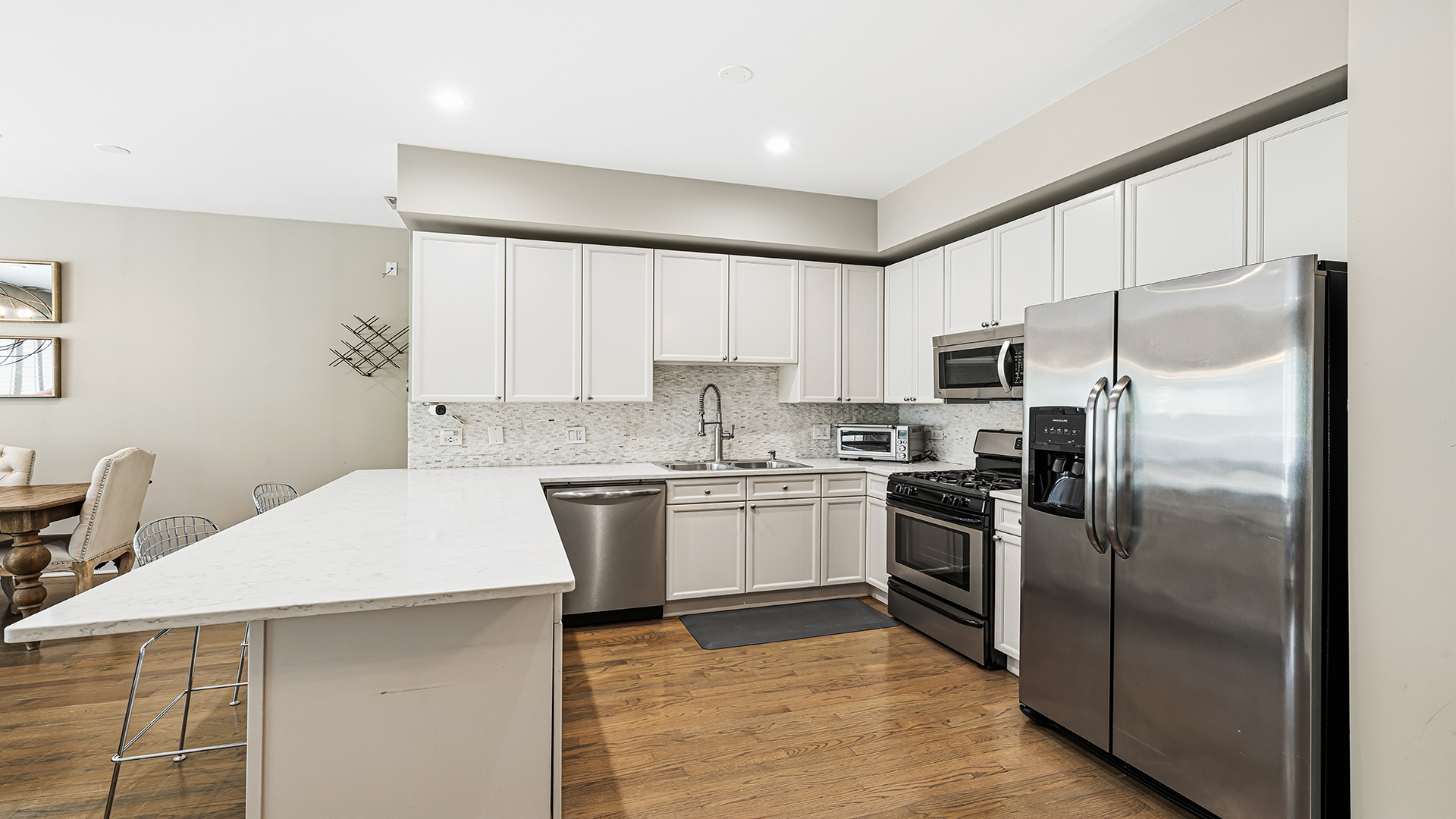 2733 North Lincoln Avenue Chicago IL 60614