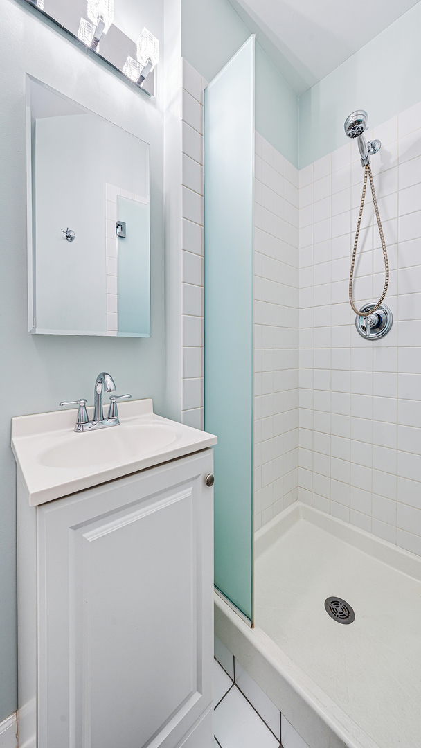 2733 North Lincoln Avenue Chicago IL 60614