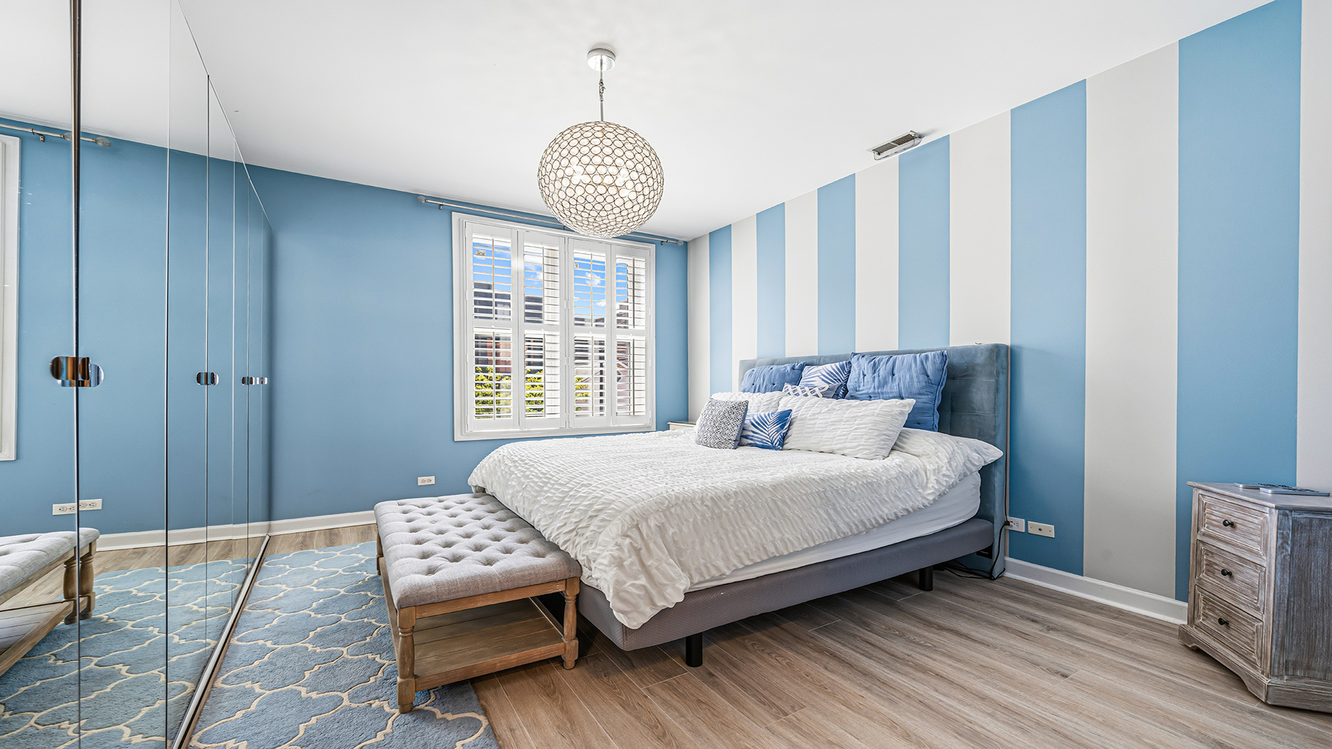2733 North Lincoln Avenue Chicago IL 60614