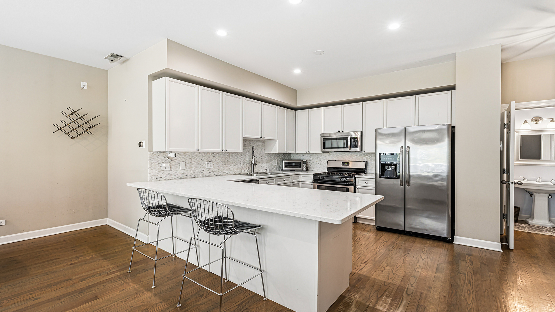2733 North Lincoln Avenue Chicago IL 60614