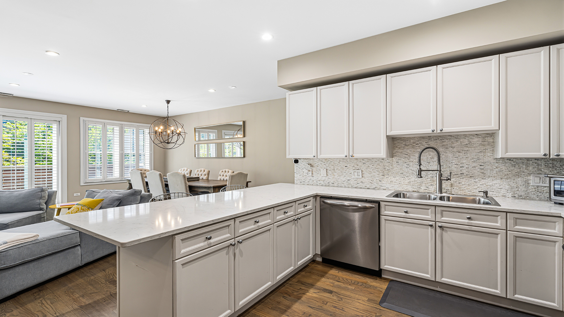 2733 North Lincoln Avenue Chicago IL 60614