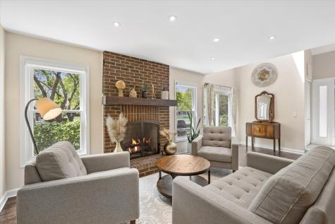 2026 North Charter Point Drive Arlington Heights IL 60004