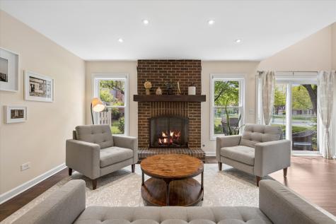 2026 North Charter Point Drive Arlington Heights IL 60004