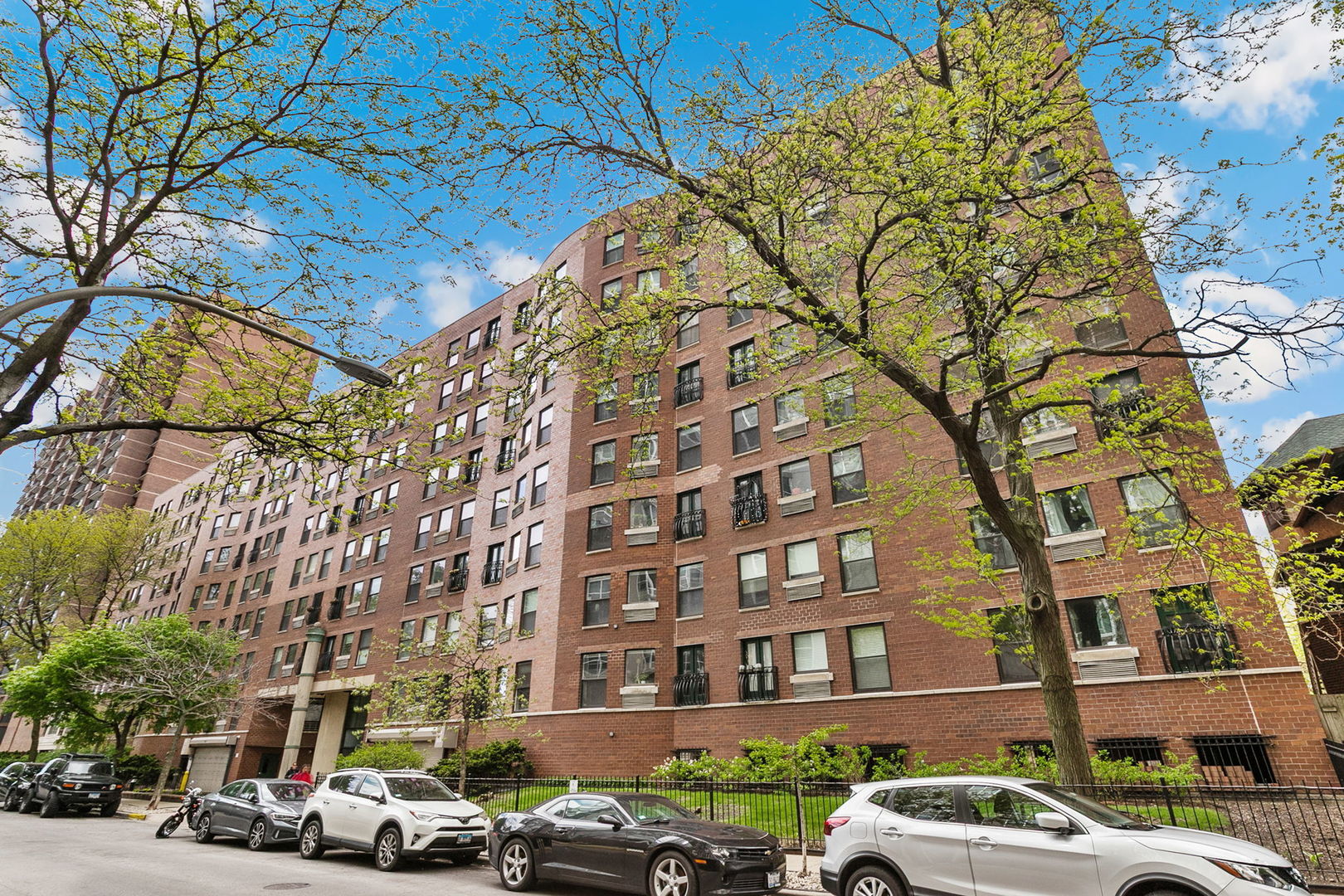 711 West Gordon Terrace Chicago IL 60613